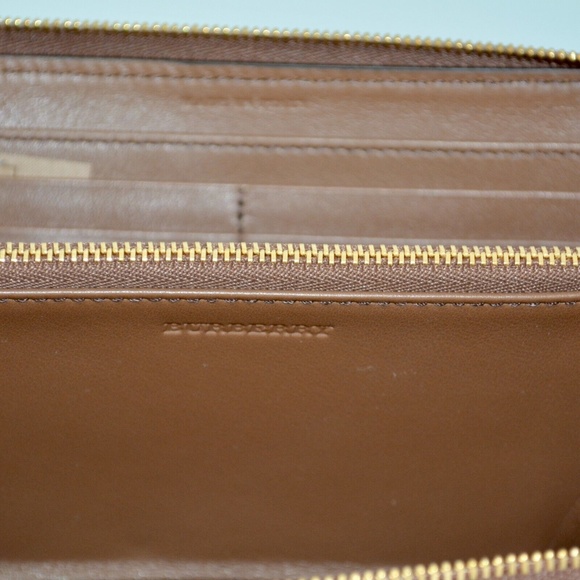 NWT BURBERRY HOUSE CHECK DERBY LEATHER ELMORE WALLET CLUTCH - Picture 11 of 13